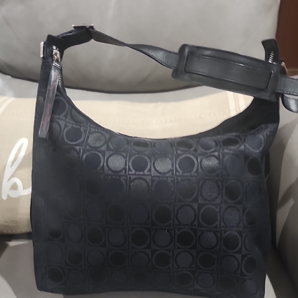 💥 EUC Salvatore Ferragamo Black Shoulder Bag W/ COA